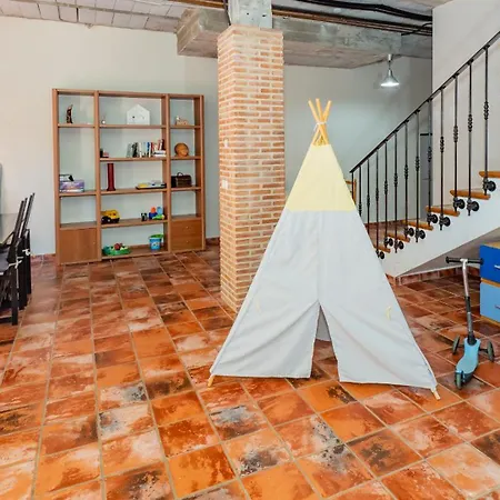 Villa Cubo's La Era House Pueblo *